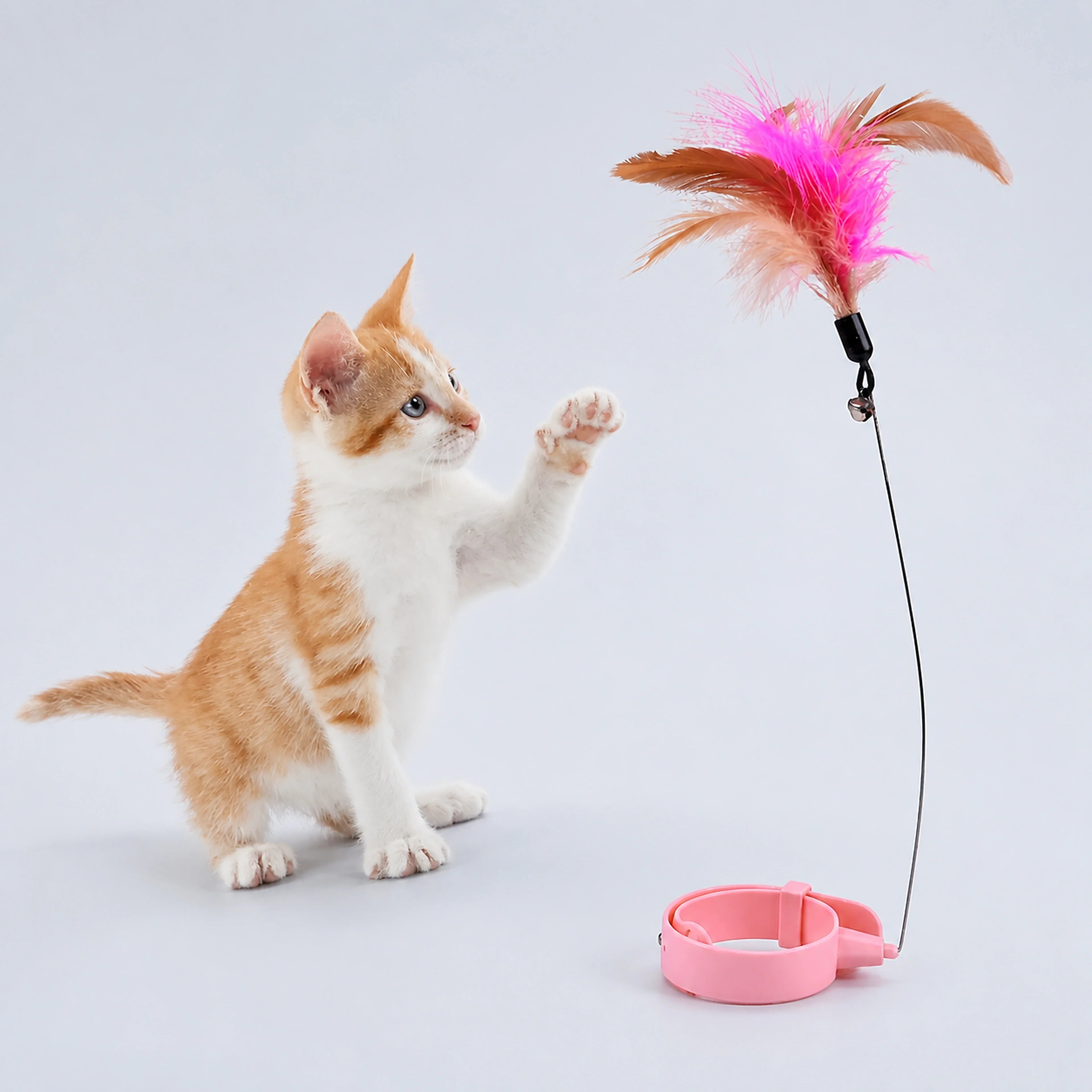 Flexible Feather Cat Wand with Bell and Floor Base – 2 Colors | ALDERKIN