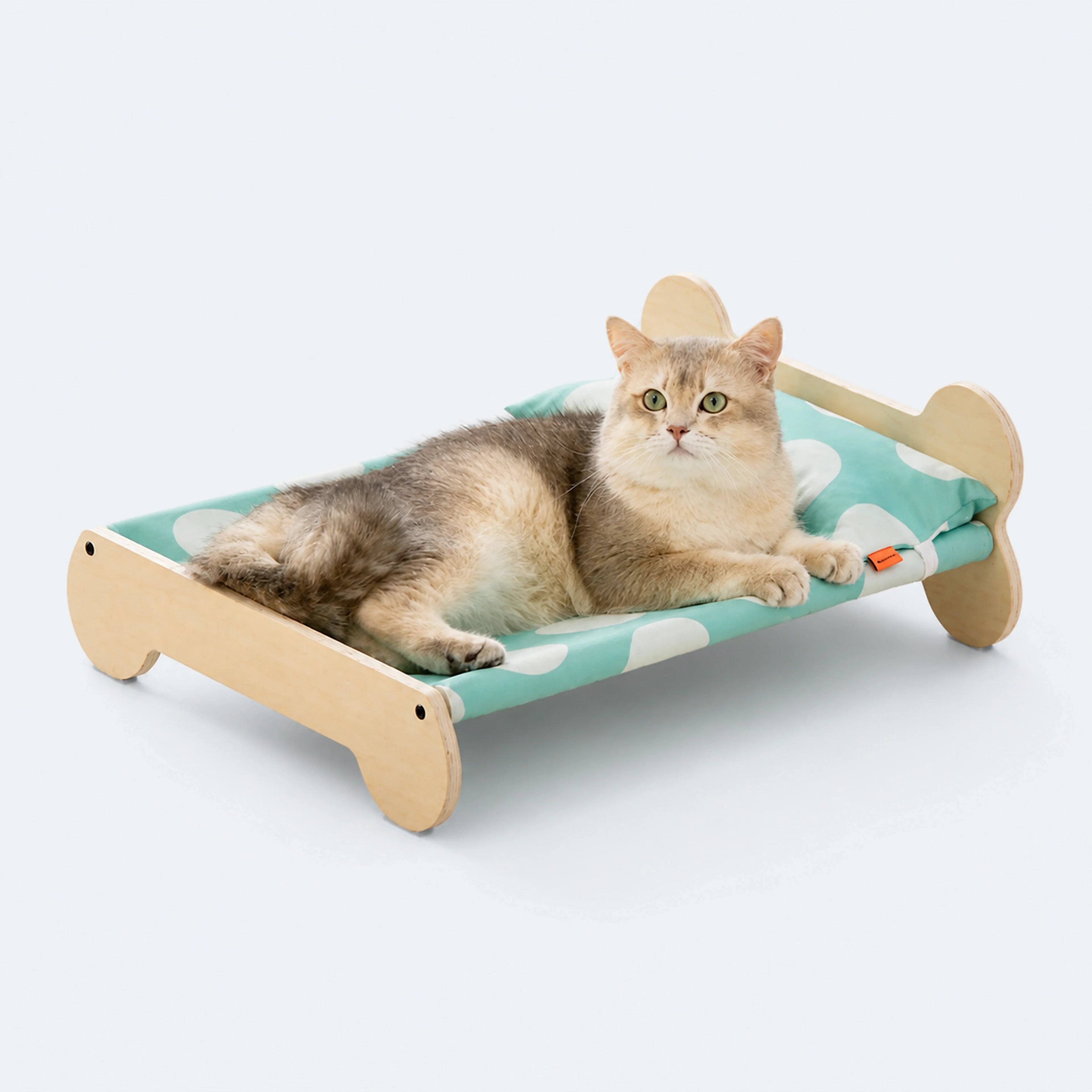 Indoor Cat Bed in Green or Pink | ALDERKIN